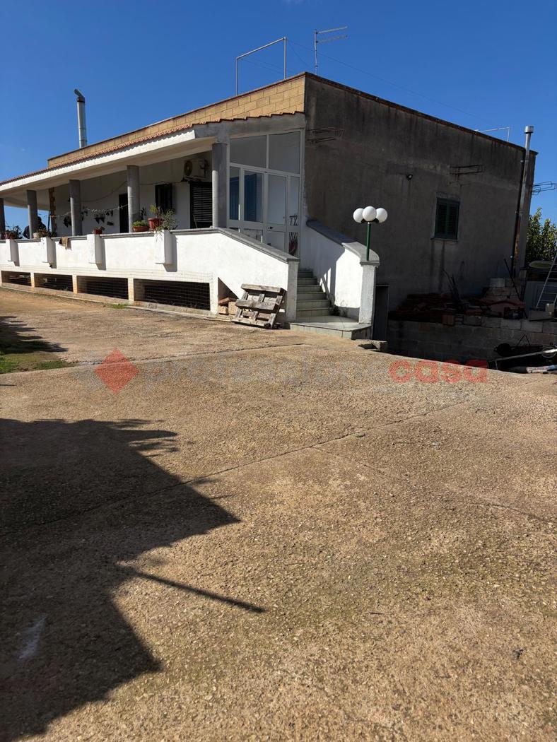 Villa con giardino a Sava