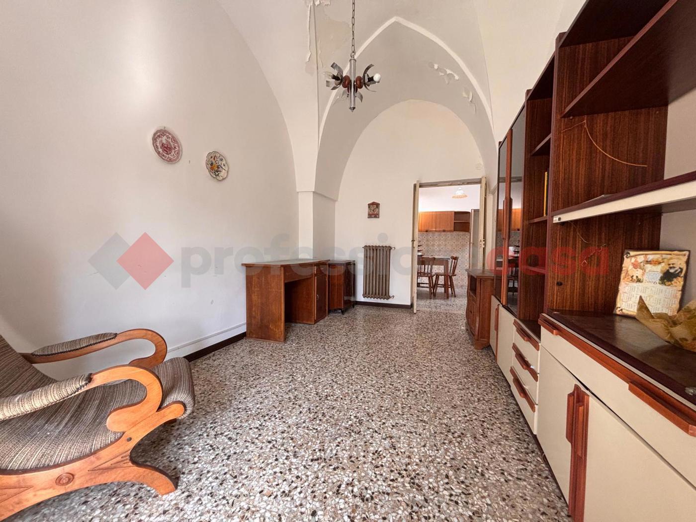 Stabile/Palazzo in vendita a Maruggio