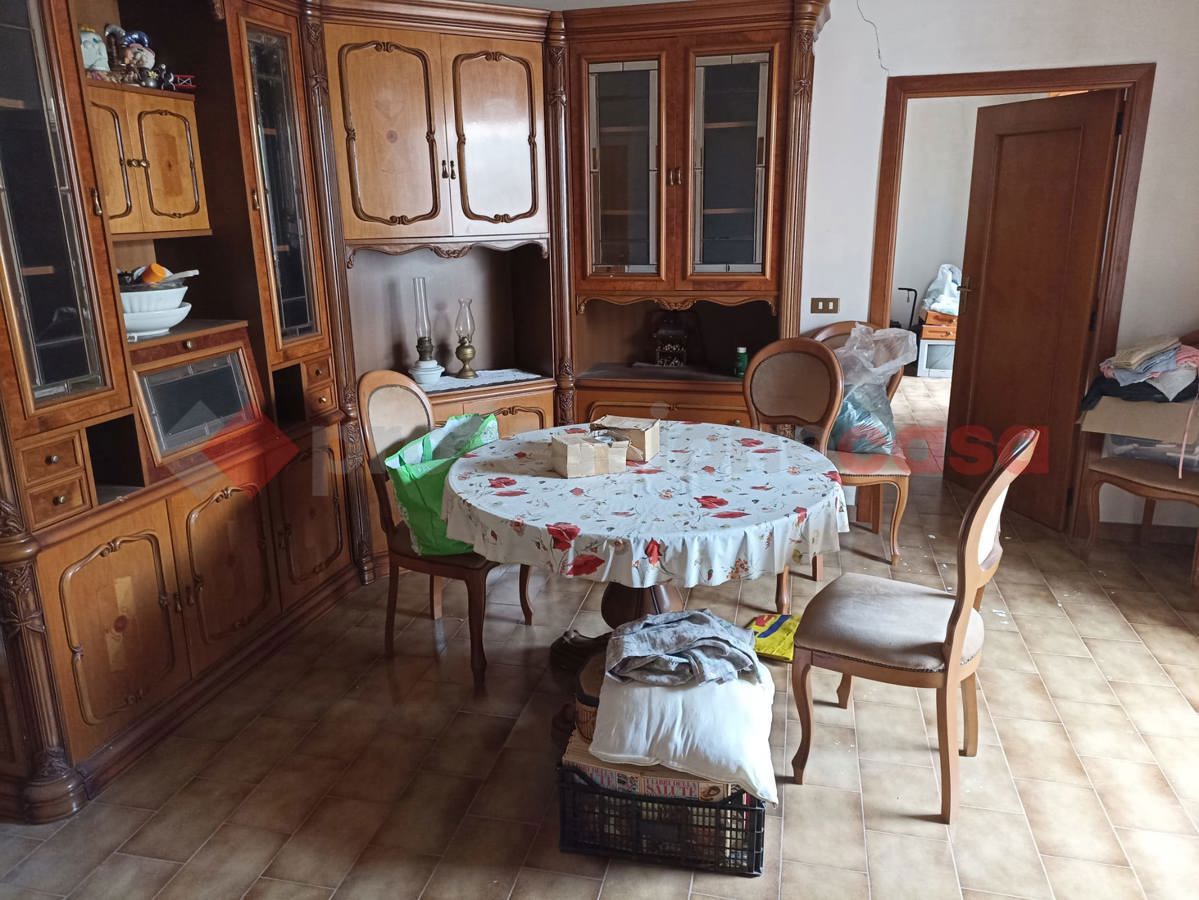 Quadrilocale da ristrutturare a Maruggio