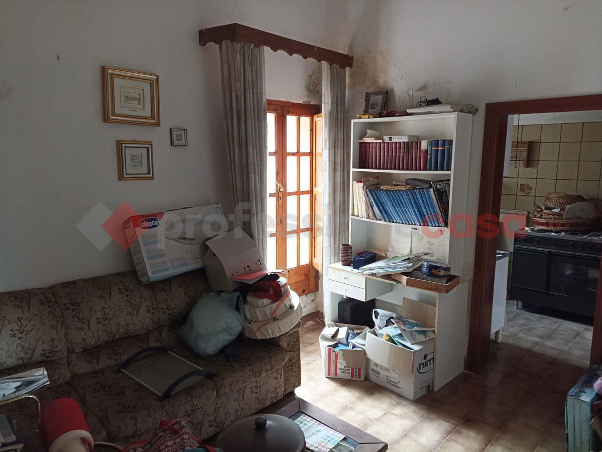 Quadrilocale da ristrutturare a Maruggio