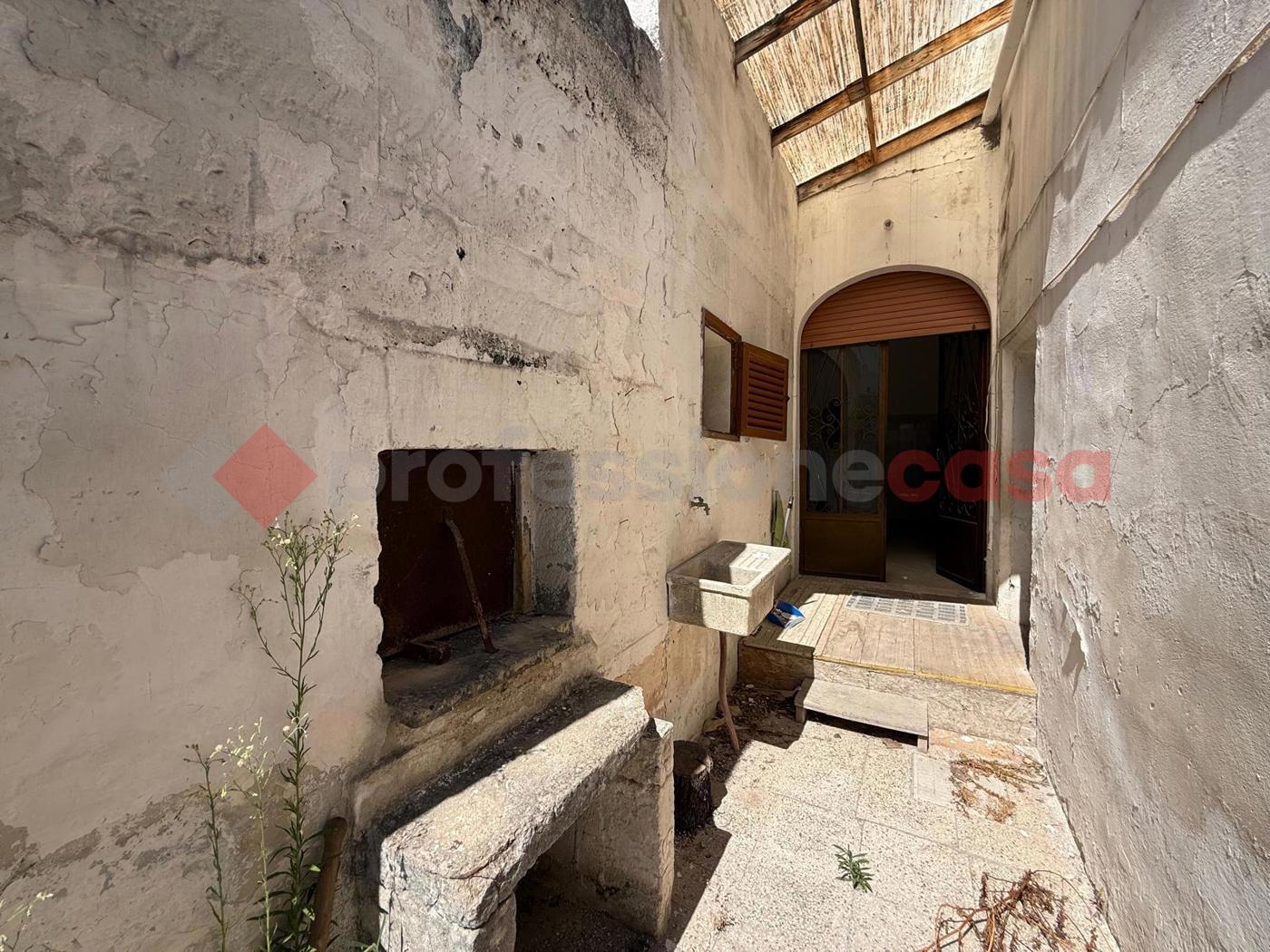 Casa indipendente da ristrutturare a Manduria