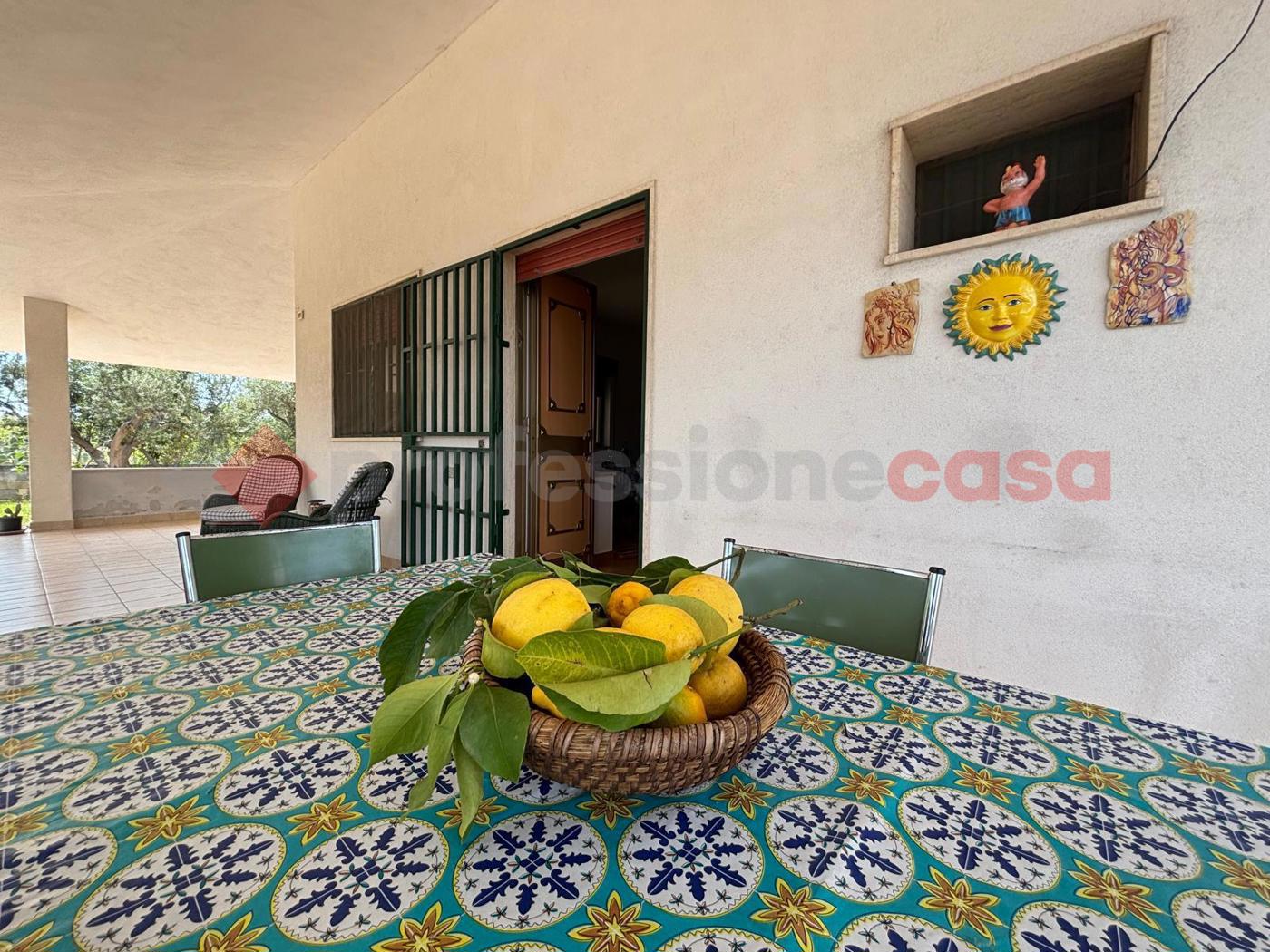 Villa Bifamiliare con giardino a Manduria