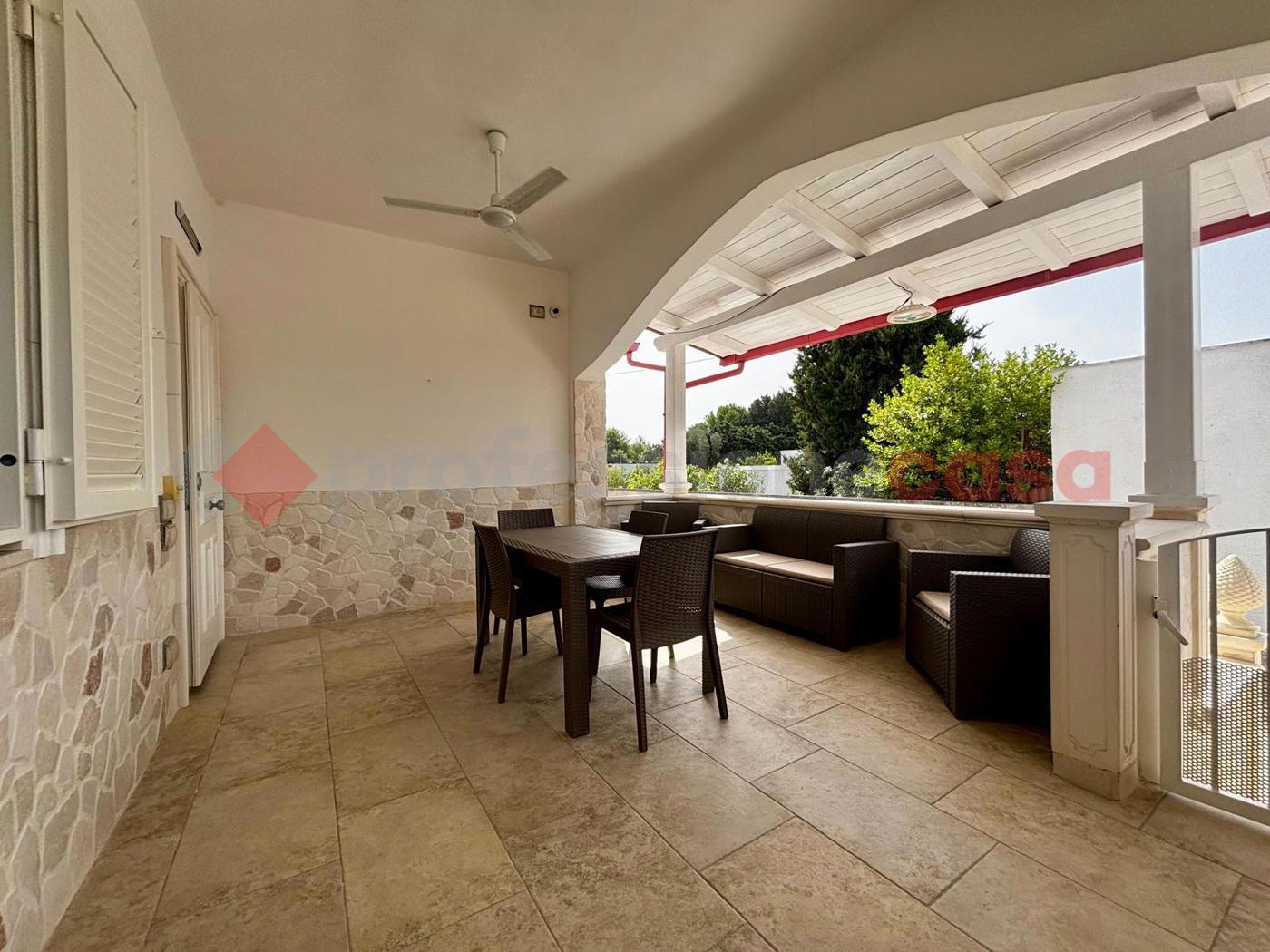 Casa indipendente con giardino a Maruggio