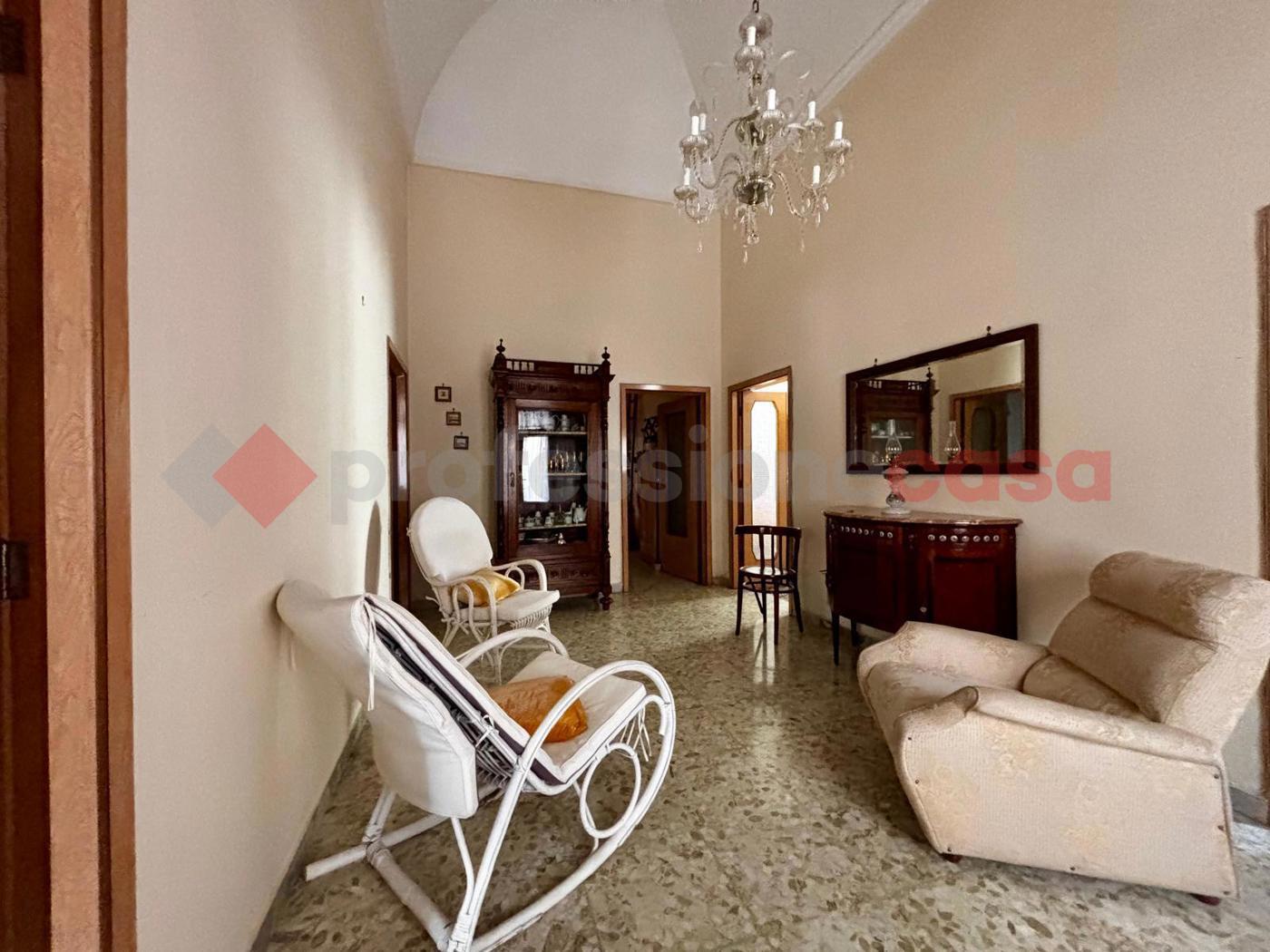 Casa indipendente con giardino a Manduria