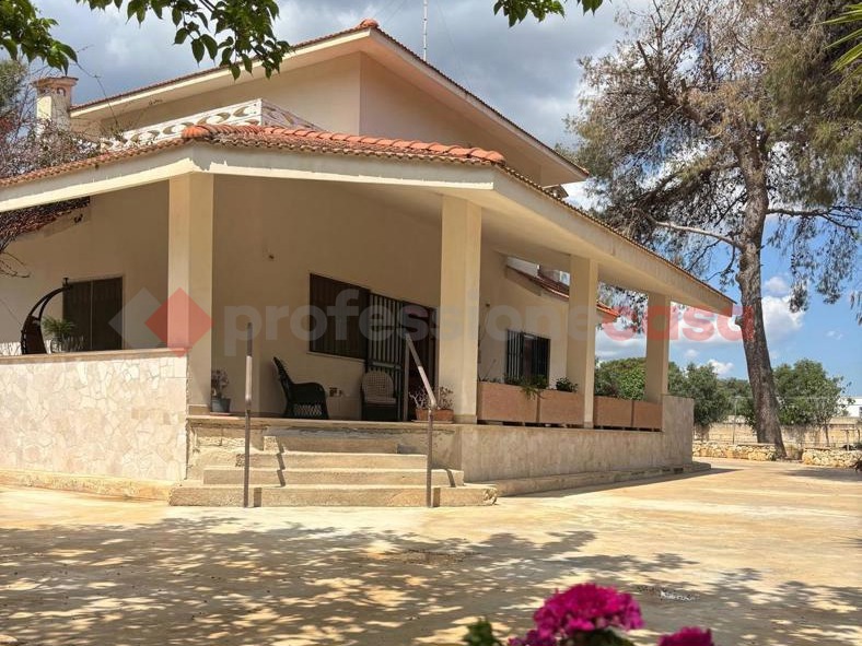 Villa Bifamiliare con giardino a Manduria