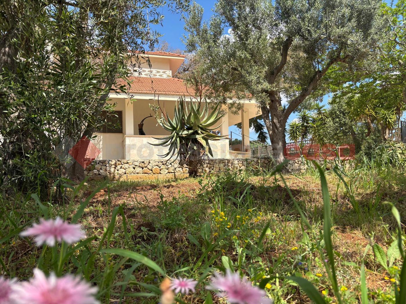 Villa Bifamiliare con giardino a Manduria