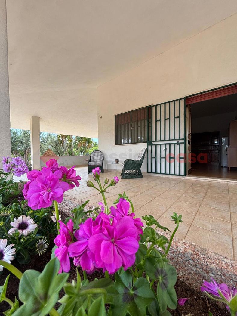 Villa Bifamiliare con giardino a Manduria