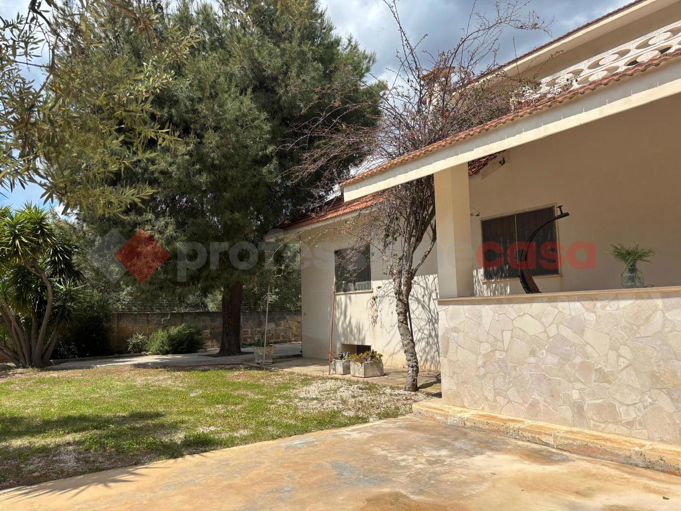 Villa Bifamiliare con giardino a Manduria