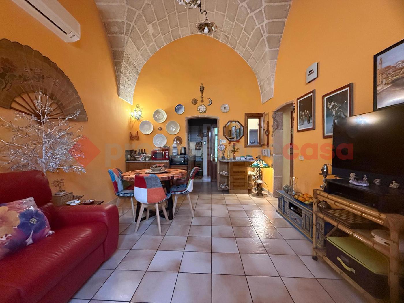 Casa indipendente con giardino a Manduria
