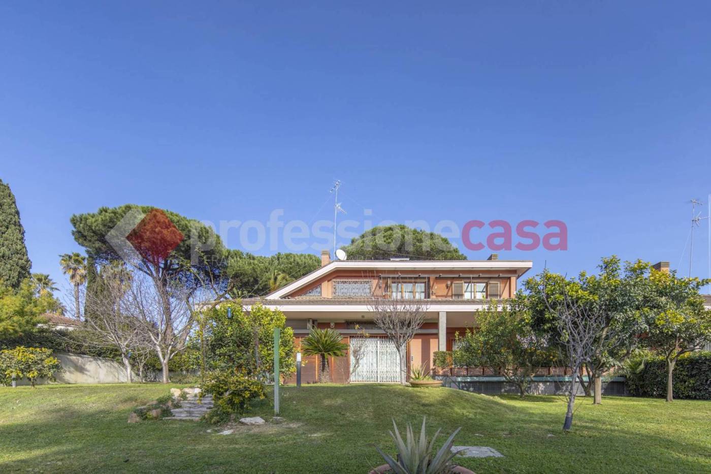 Villa con giardino a Roma