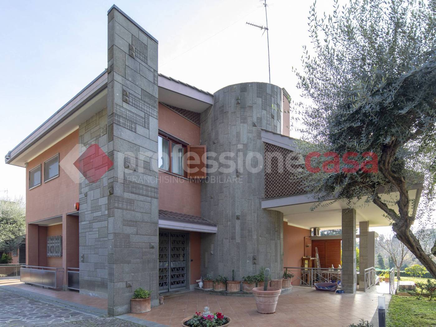 Villa con giardino a Roma