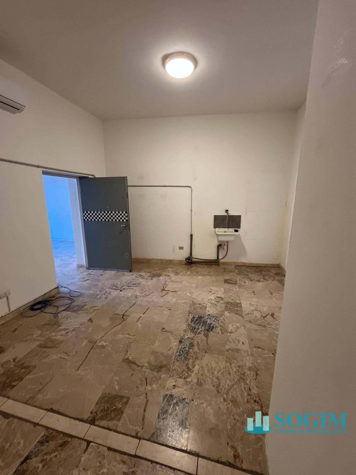 Immobile commerciale in vendita a Sesto San Giovanni