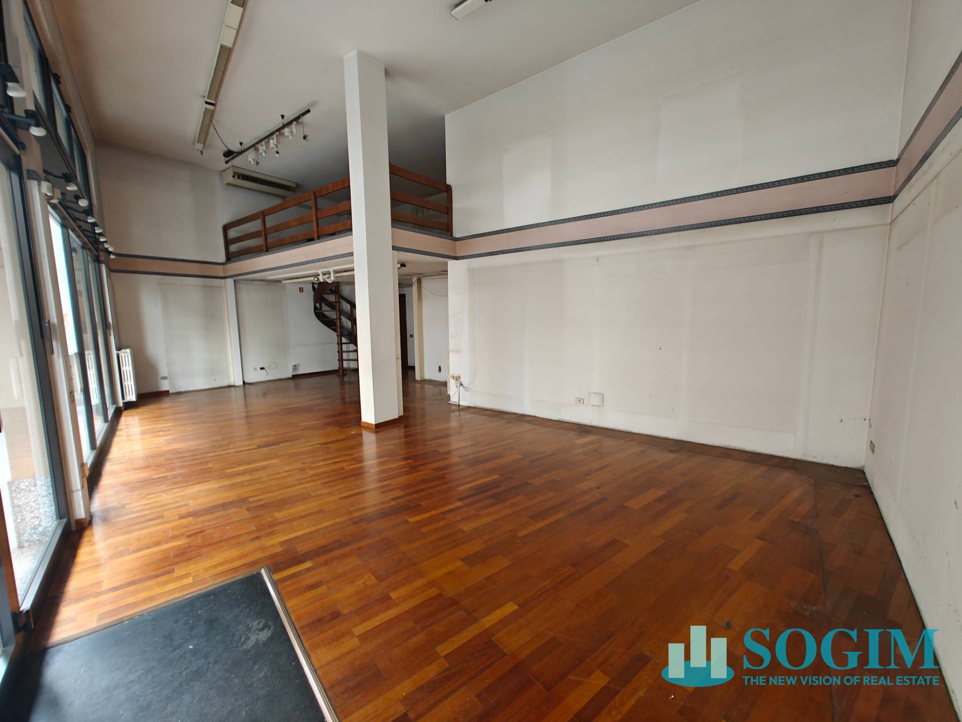 Negozio in affitto a Sesto San Giovanni, Centro